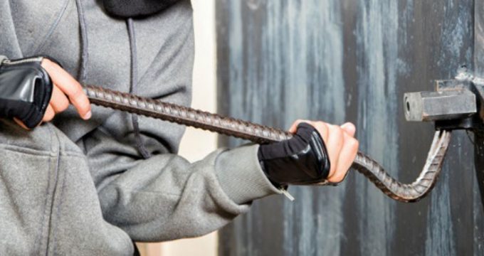 Cambriolage au pied de biche