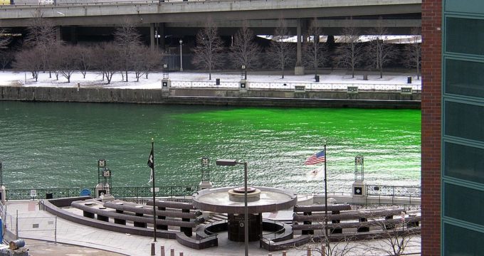 fluoresceine dans une rivière à Chicago