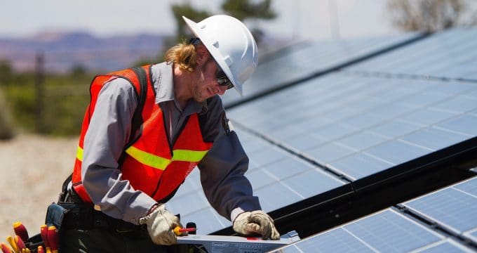 Installer un panneau solaire