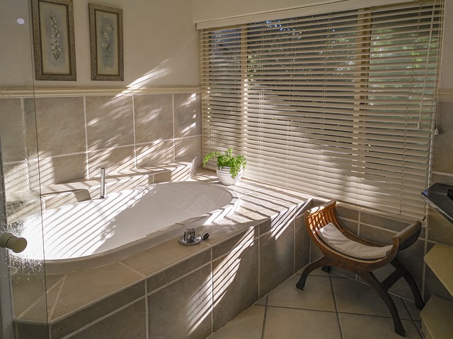 lumière extérieure dans salle de bain