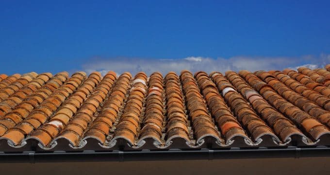 toiture en tuile maison en méditerranée