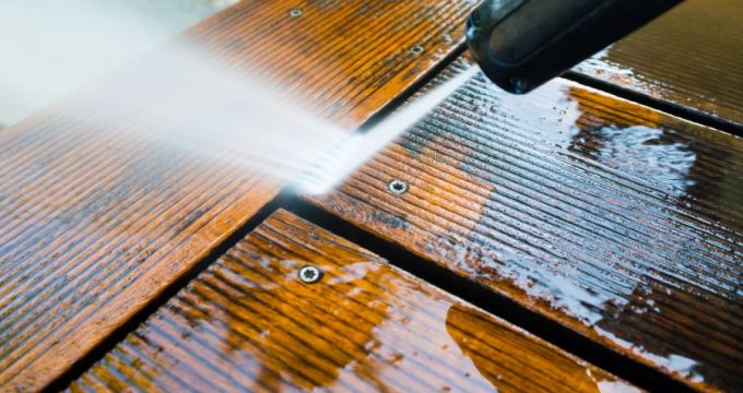 lavage terrasse bois avec nettoyeur haute pression.