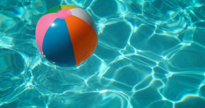 ballon qui déclenche alarme piscine