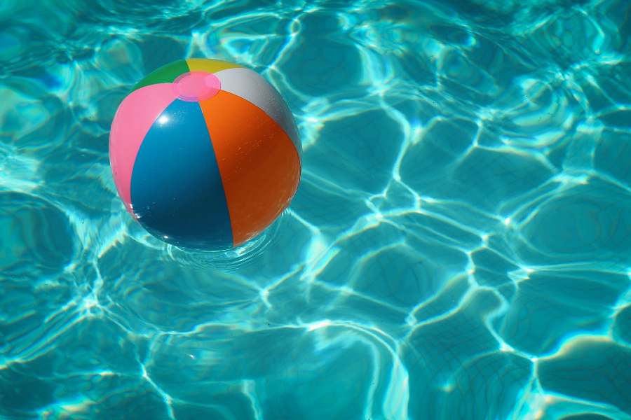 ballon qui déclenche alarme piscine