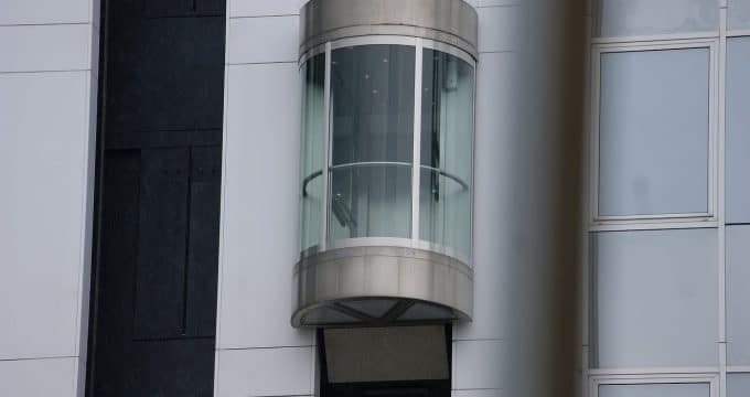 Mini élévateur : les raisons du succès commercial