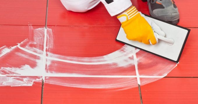 Le temps de séchage idéal du carrelage au sol est de 24 heures.