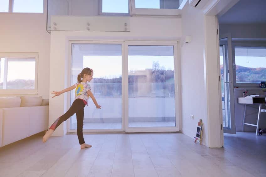 girl online education ballet class at home