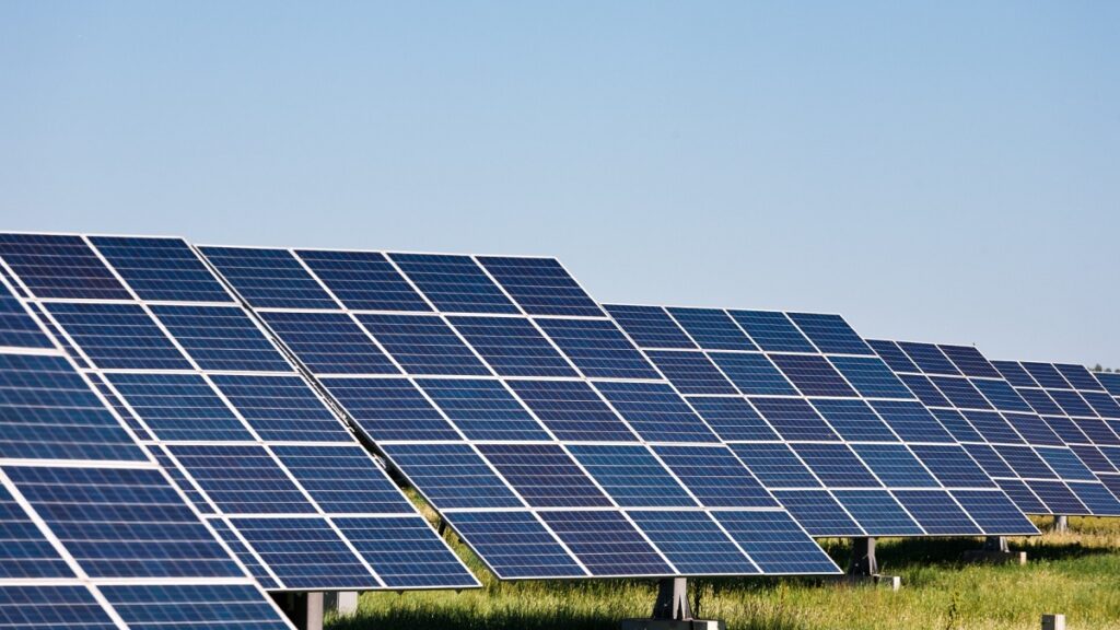 Panneaux-solaires-mono-et-poly