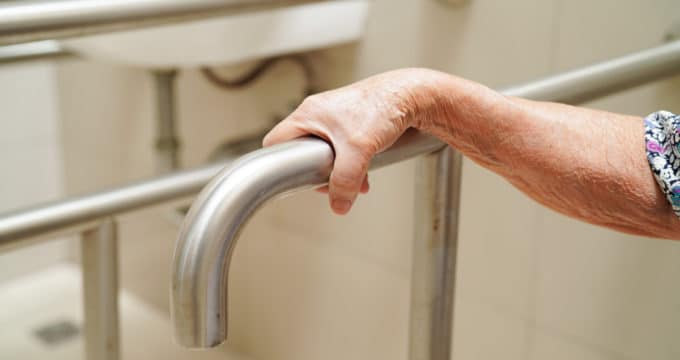 les normes liées aux douches pmr