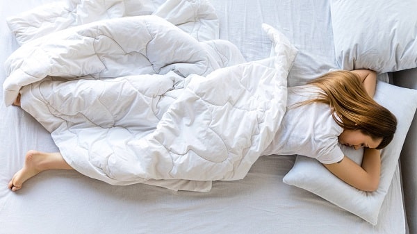 Dormir-couette-en-plume-mouvement