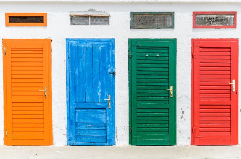 porte d'entrée de différents coloris