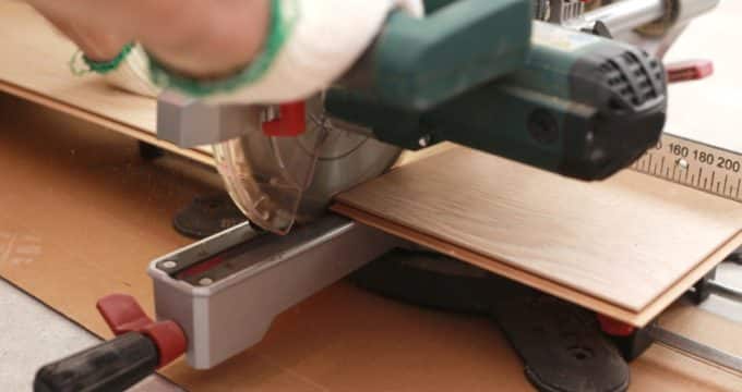 parquet stratifié coupé