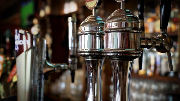 materiel-de-bar-verres-outils