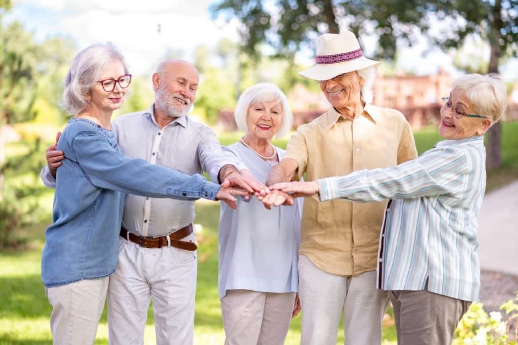 Image illustrant des seniors heureux