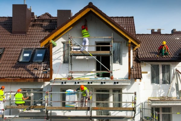 ouvriers en plein travail