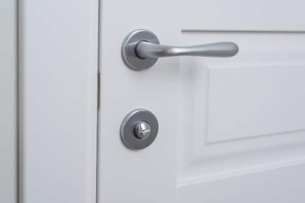 une porte claquee par erreur