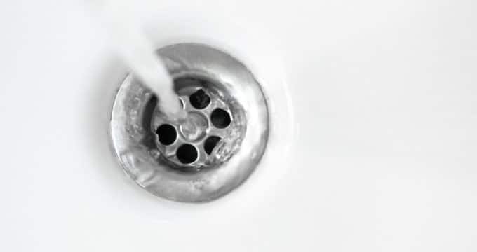 déboucher une canalisation