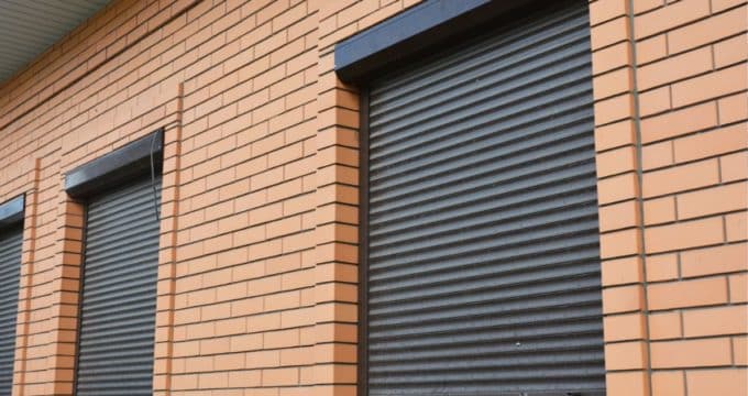 Volets-roulants-motorises-manuels