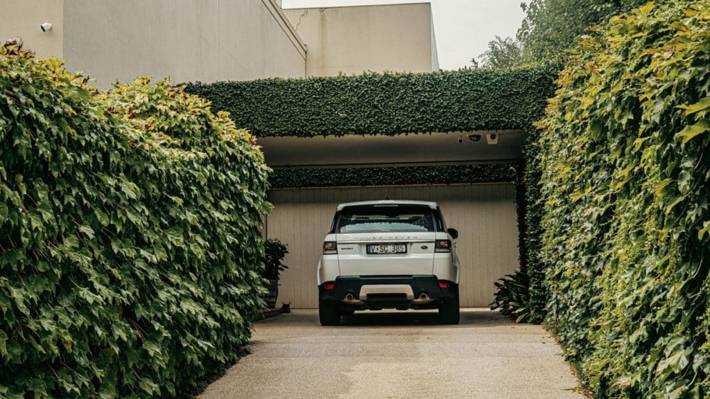 Le carport : une solution pratique et esthétique pour valoriser votre maison