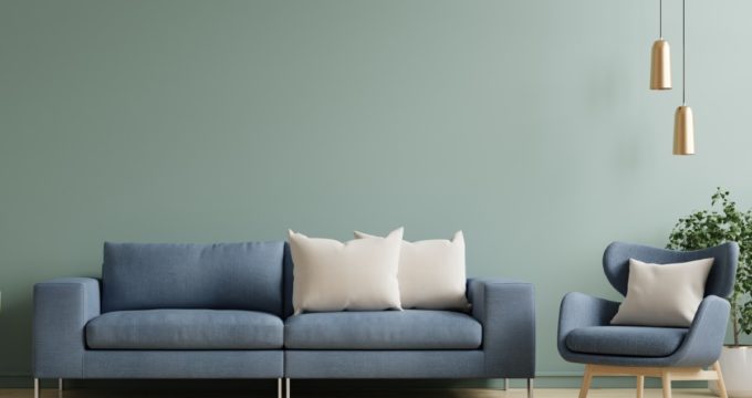 canapé et fauteuil au mur