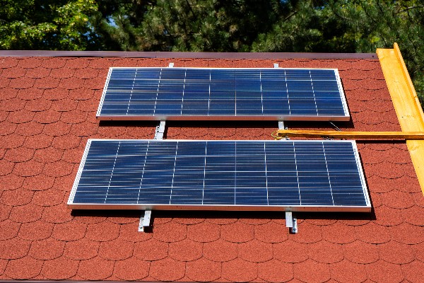 panneau solaire sur le toit de la maison 1