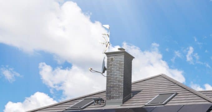 panneaux photovoltaïques sur le toit de la maison