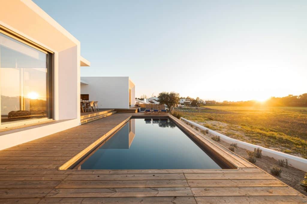 villa moderne avec piscine