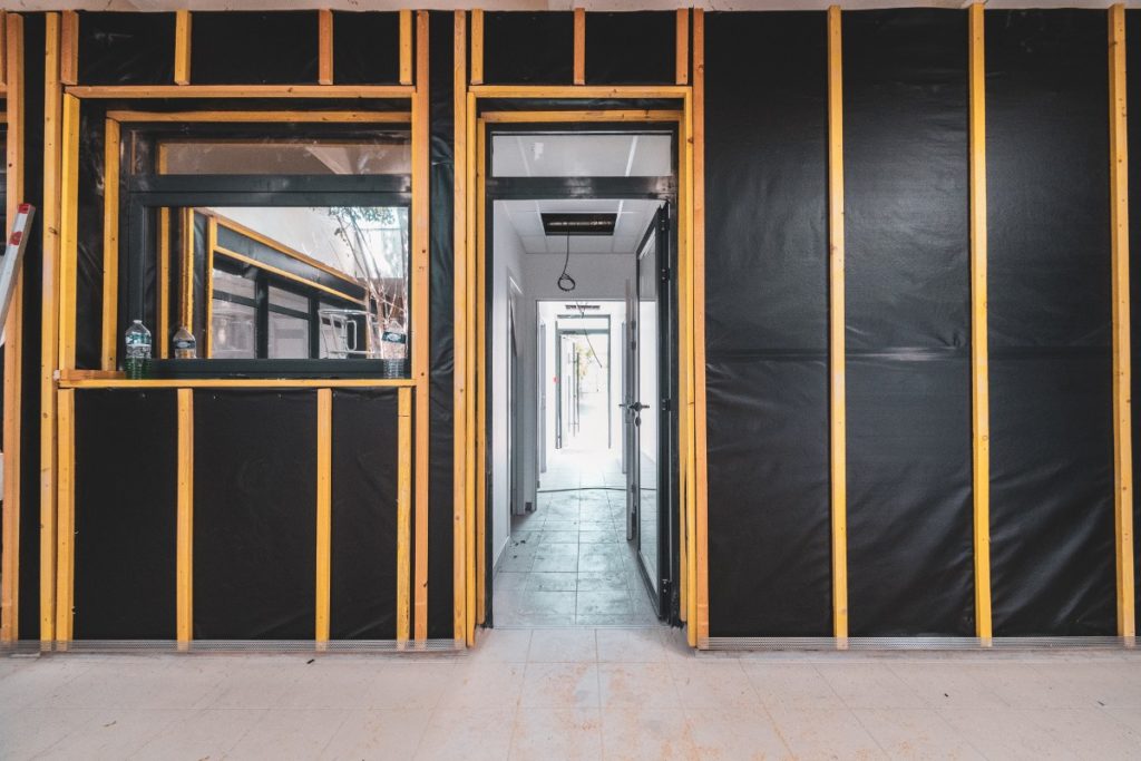 pare vapeur installés sur les murs extérieurs