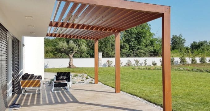 pergolas modernes pour créer une extension de maison