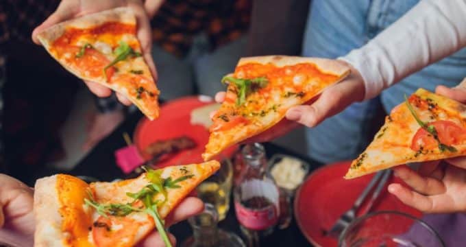 organiser soirée pizza réussie avec un four à bois