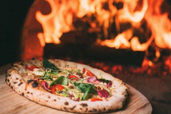 un four à bois pour la pizza