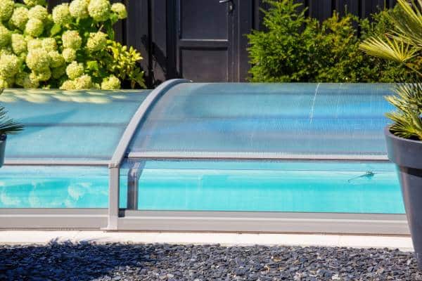 abri de piscine bas