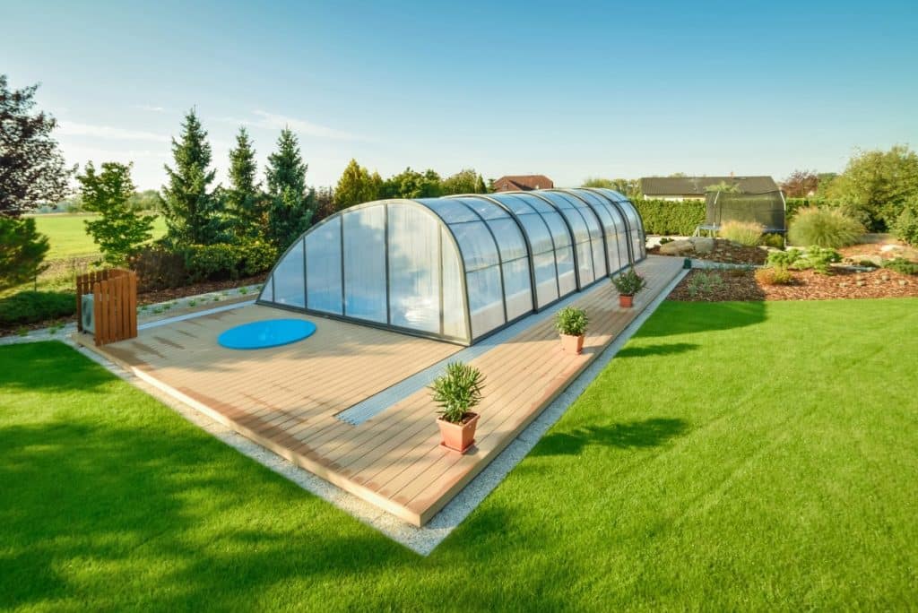 un abri piscine