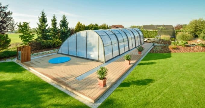un abri piscine