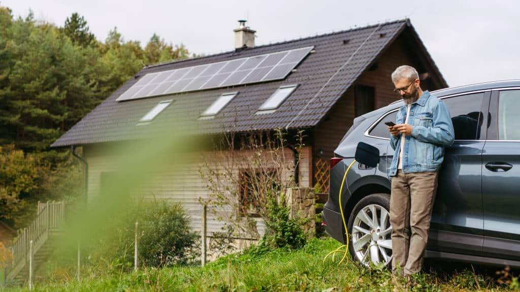panneaux solaires et borne de recharge