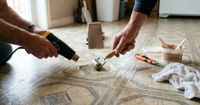 découvrez des astuces simples et efficaces pour réparer un lino enfoncé et redonner à votre sol son aspect impeccable en un rien de temps.