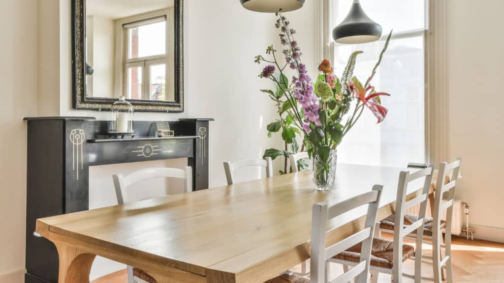 Table ronde, carrée ou rectangulaire : laquelle choisir pour votre intérieur ?